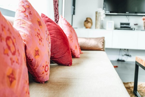 Comment transformer votre véranda en un havre de lecture confortable et chaleureux ?